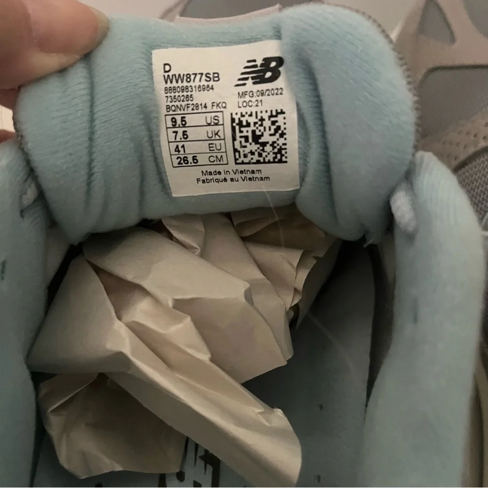 New Balance Shoes Womens Sz 9.5 D Grey Suede Leather Walking Sneakers
